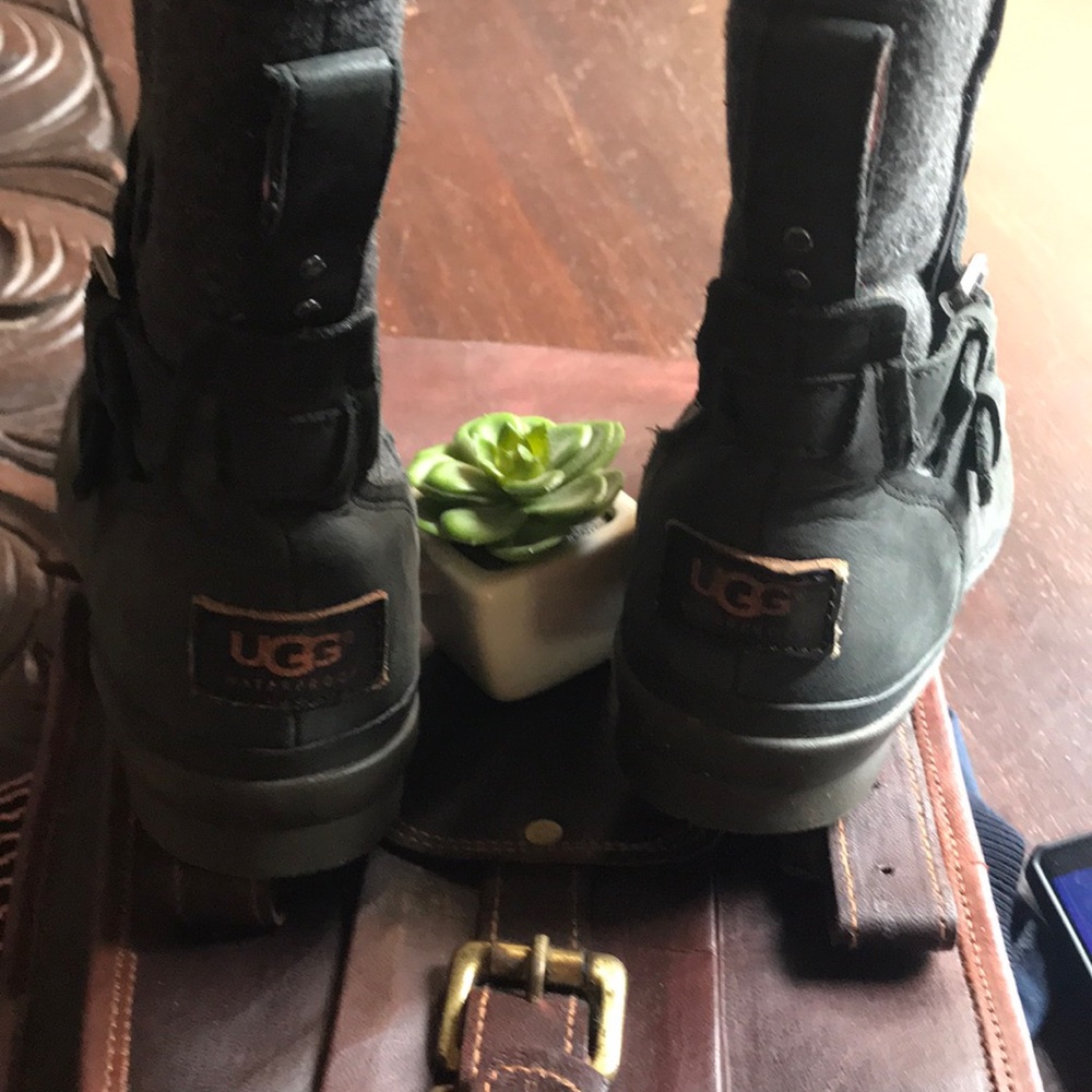 Ugg Flash$49 - image 2